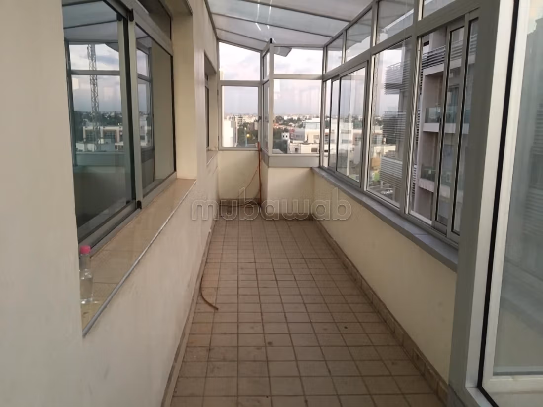Office rental on the El Jadida road. Area 96 m². Elevator