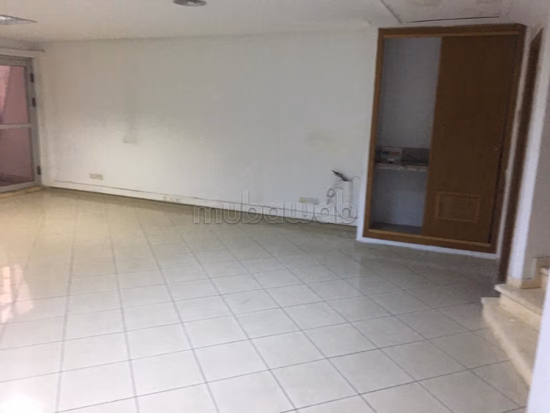 Office rental on the El Jadida road. Area 96 m². Elevator