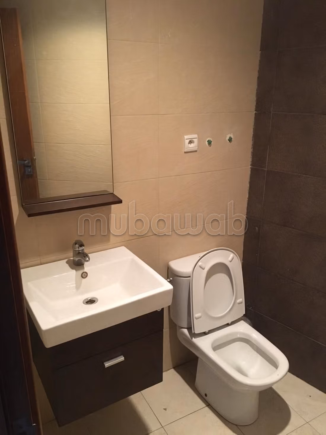 Office rental on the El Jadida road. Area 96 m². Elevator