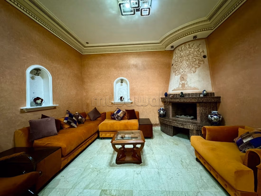 Magnifica villa in vendita. 5 camere confortevoli. Arredamento