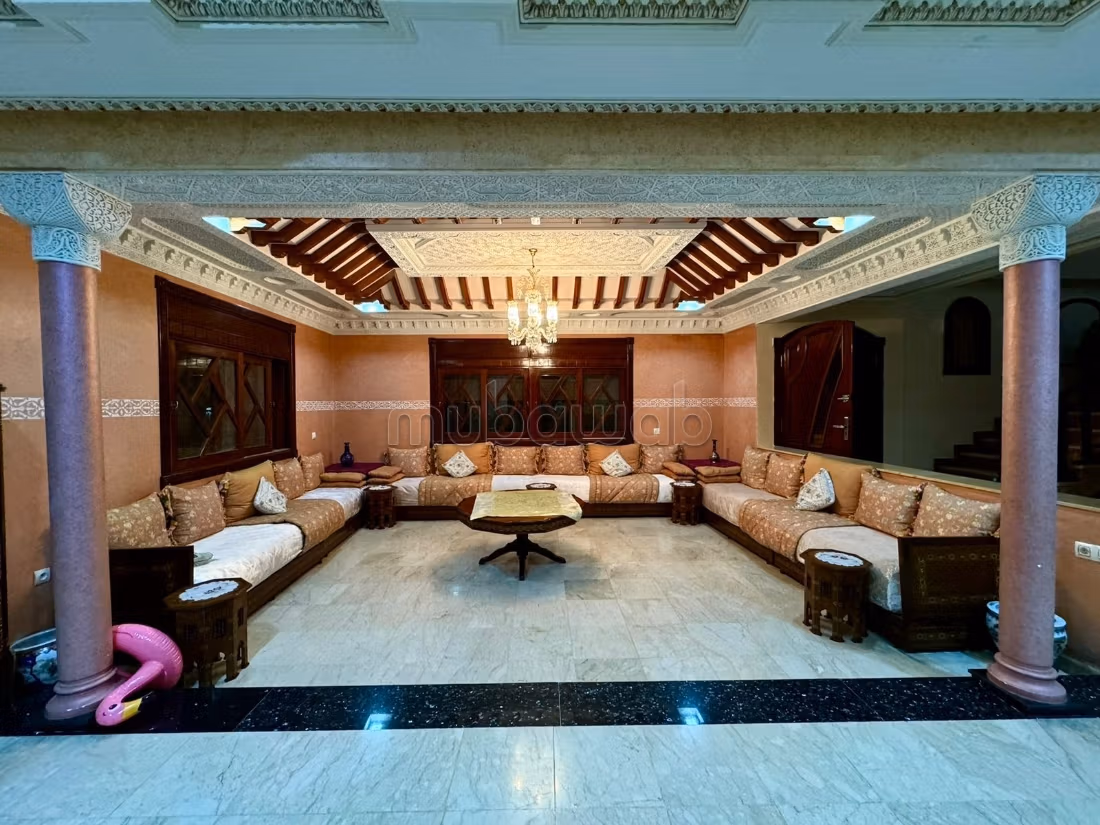Magnifica villa in vendita. 5 camere confortevoli. Arredamento