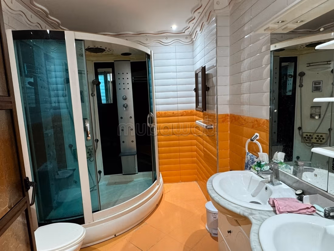 Magnifica villa in vendita. 5 camere confortevoli. Arredamento