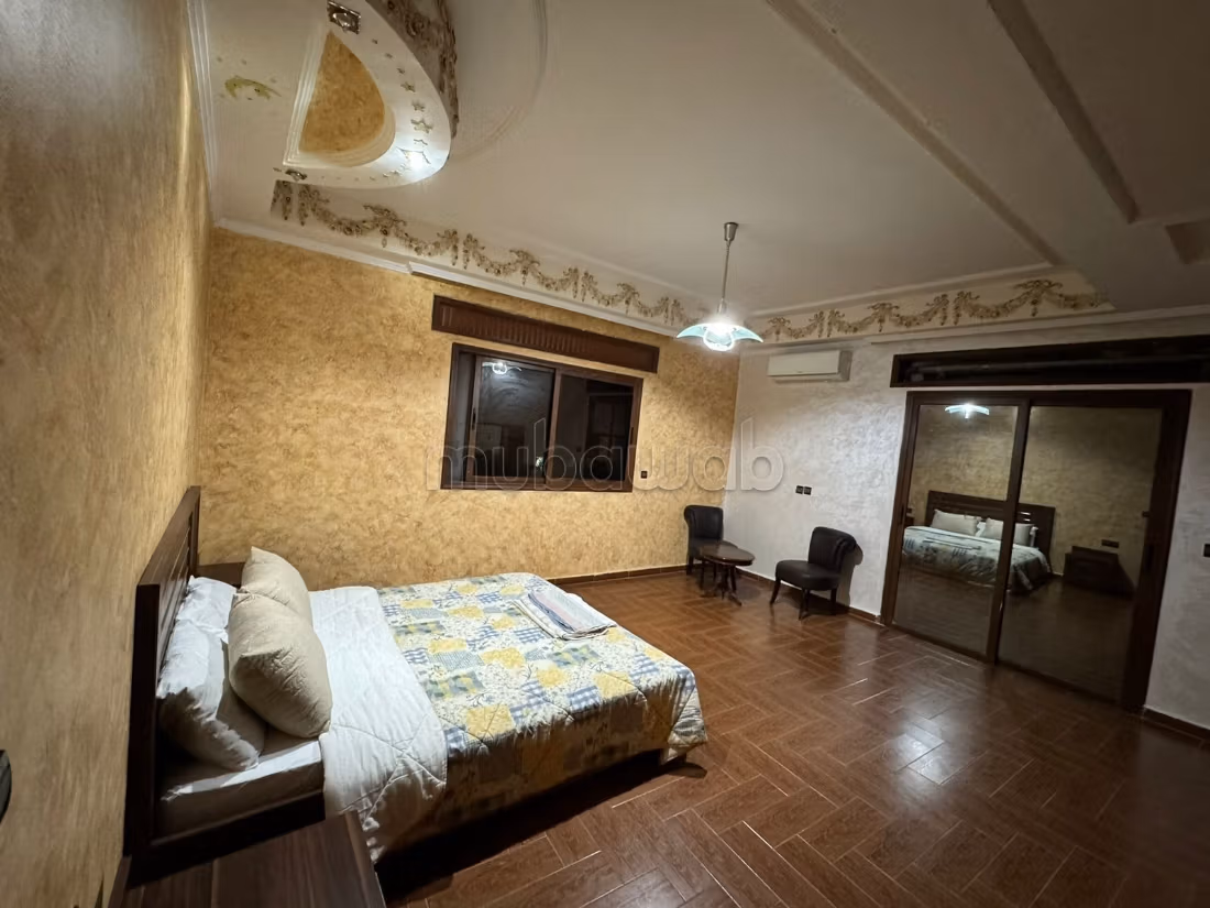 Magnifica villa in vendita. 5 camere confortevoli. Arredamento