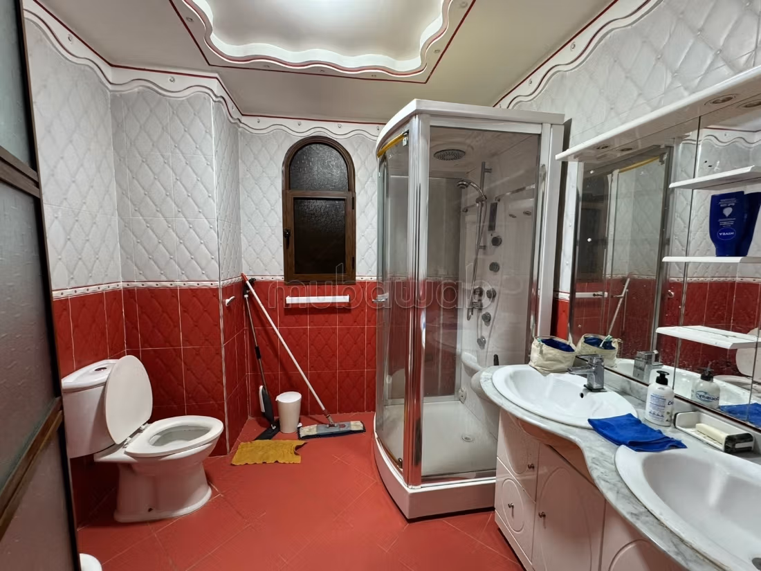 Magnifica villa in vendita. 5 camere confortevoli. Arredamento