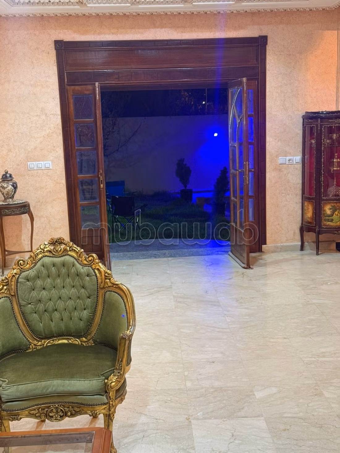 Magnifica villa in vendita. 5 camere confortevoli. Arredamento