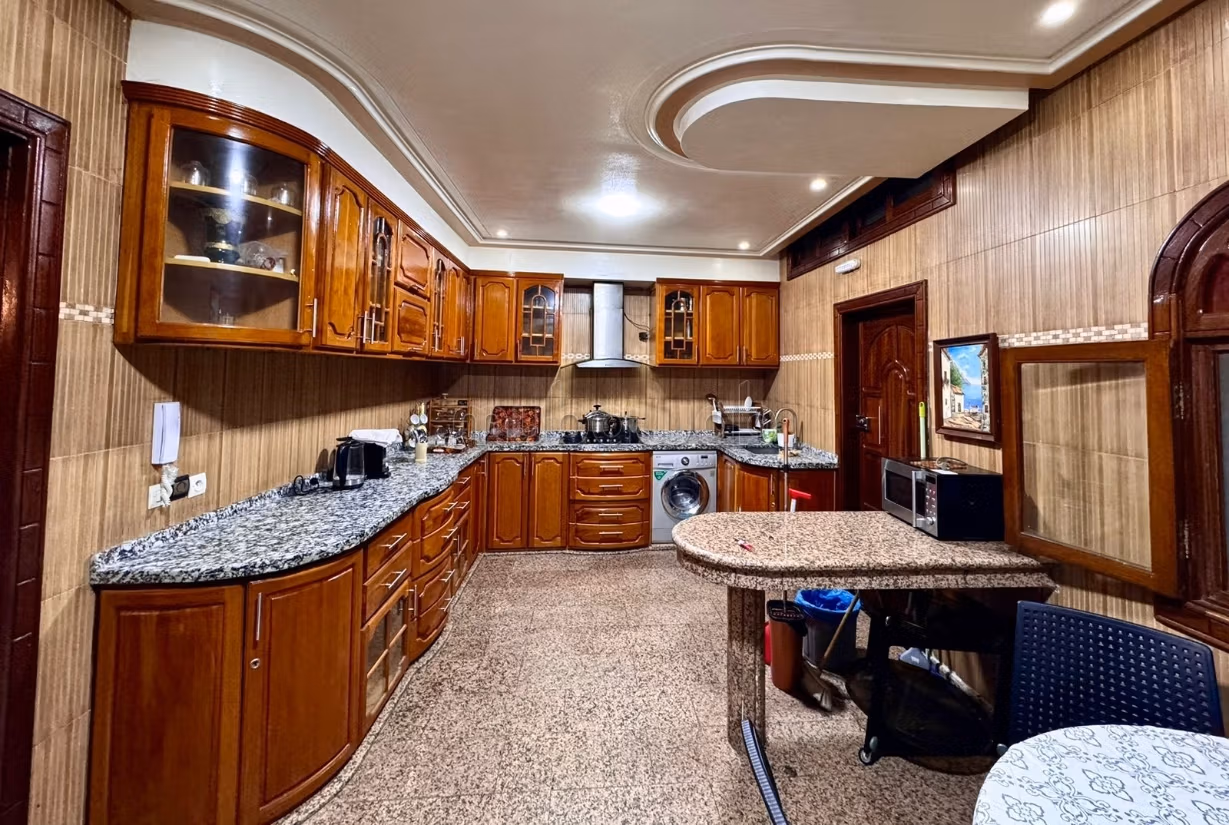 Magnifica villa in vendita. 5 camere confortevoli. Arredamento