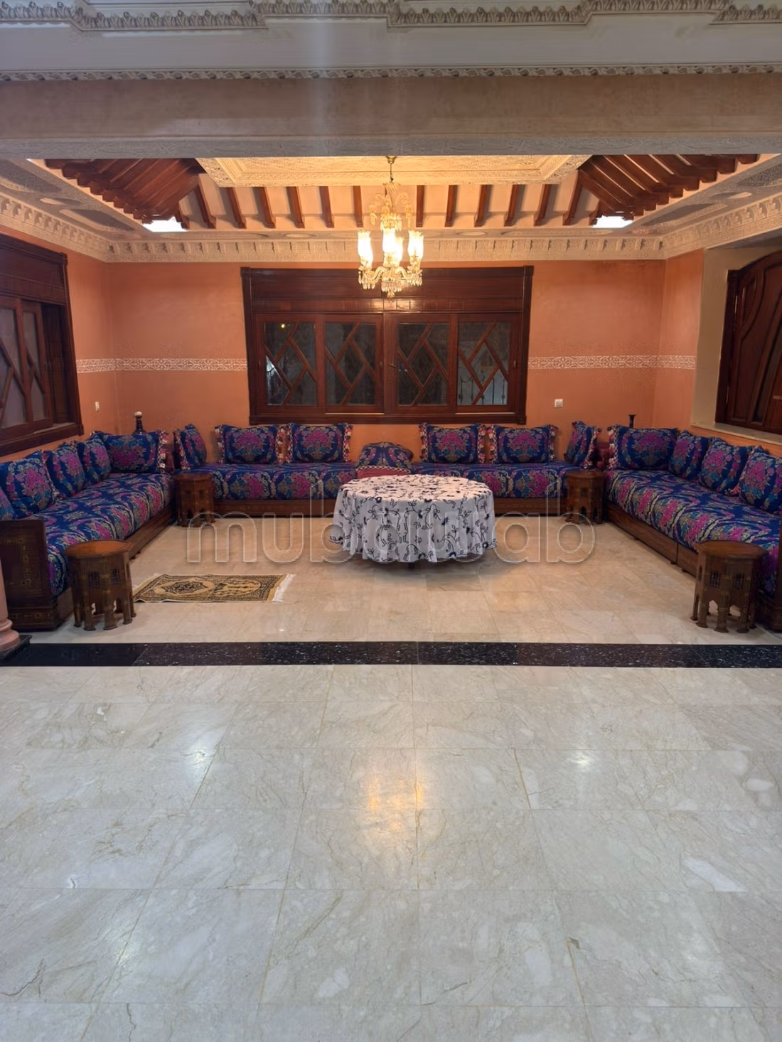 Magnifica villa in vendita. 5 camere confortevoli. Arredamento