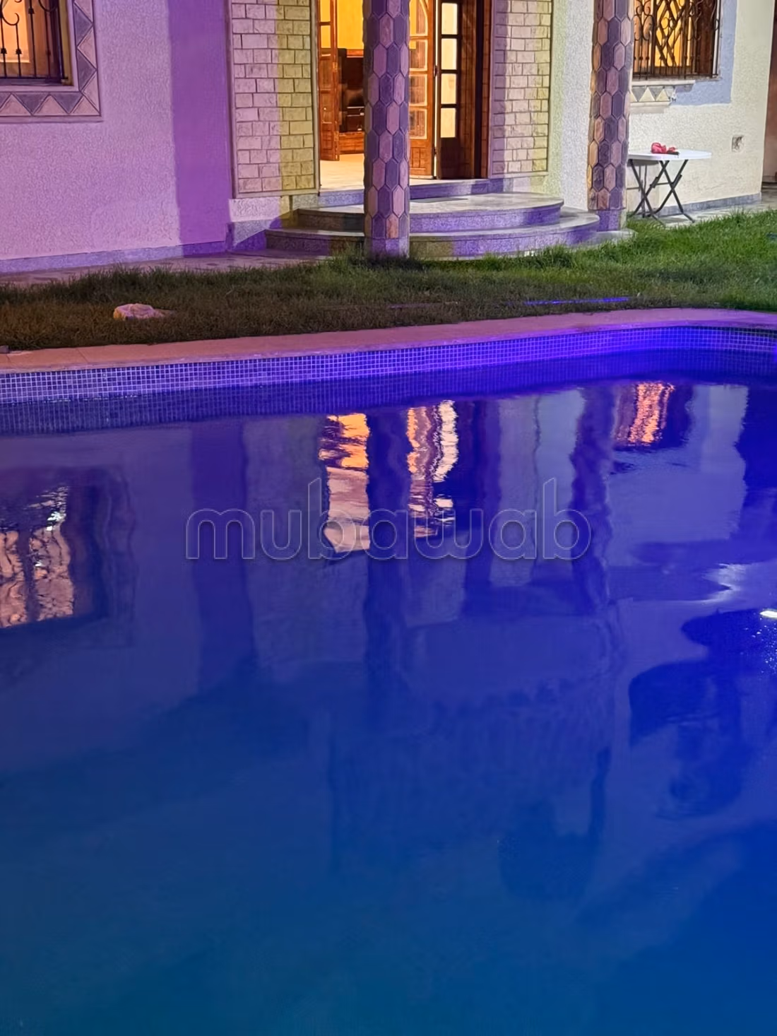 Magnifica villa in vendita. 5 camere confortevoli. Arredamento