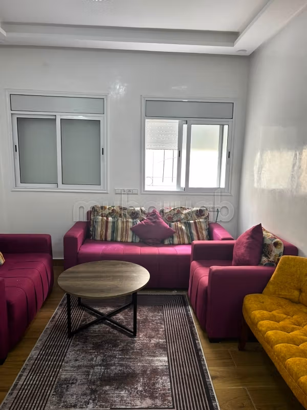 Location d'un appartement à Taddart Anza. 2 chambres agréables. Porte blindée et système de double vitrage
