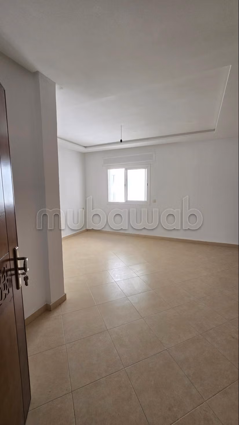 Appartement à vendre à Medina. 
3 chambres. 
Bien meublé