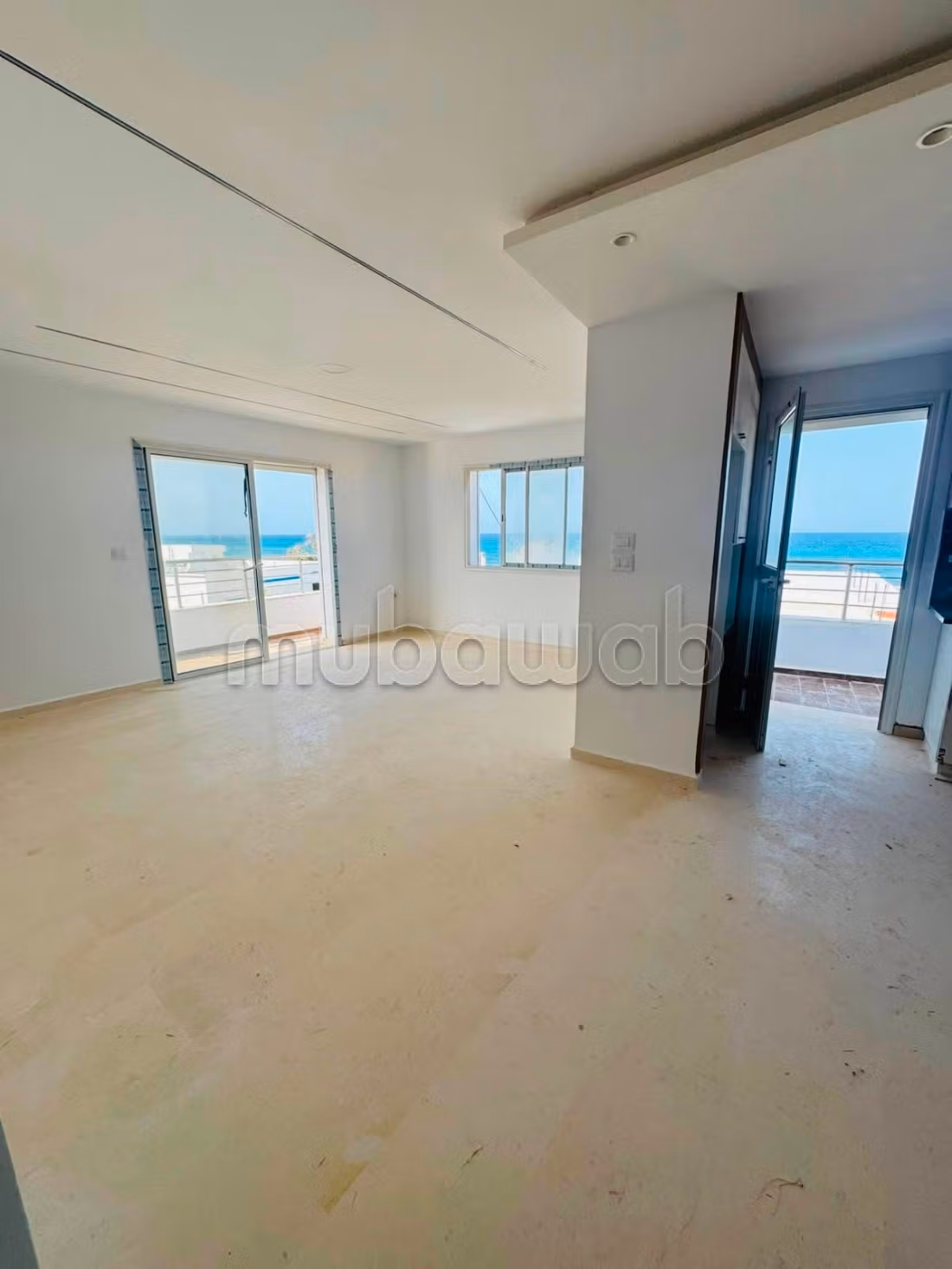 High standing apartment with sea view in second position