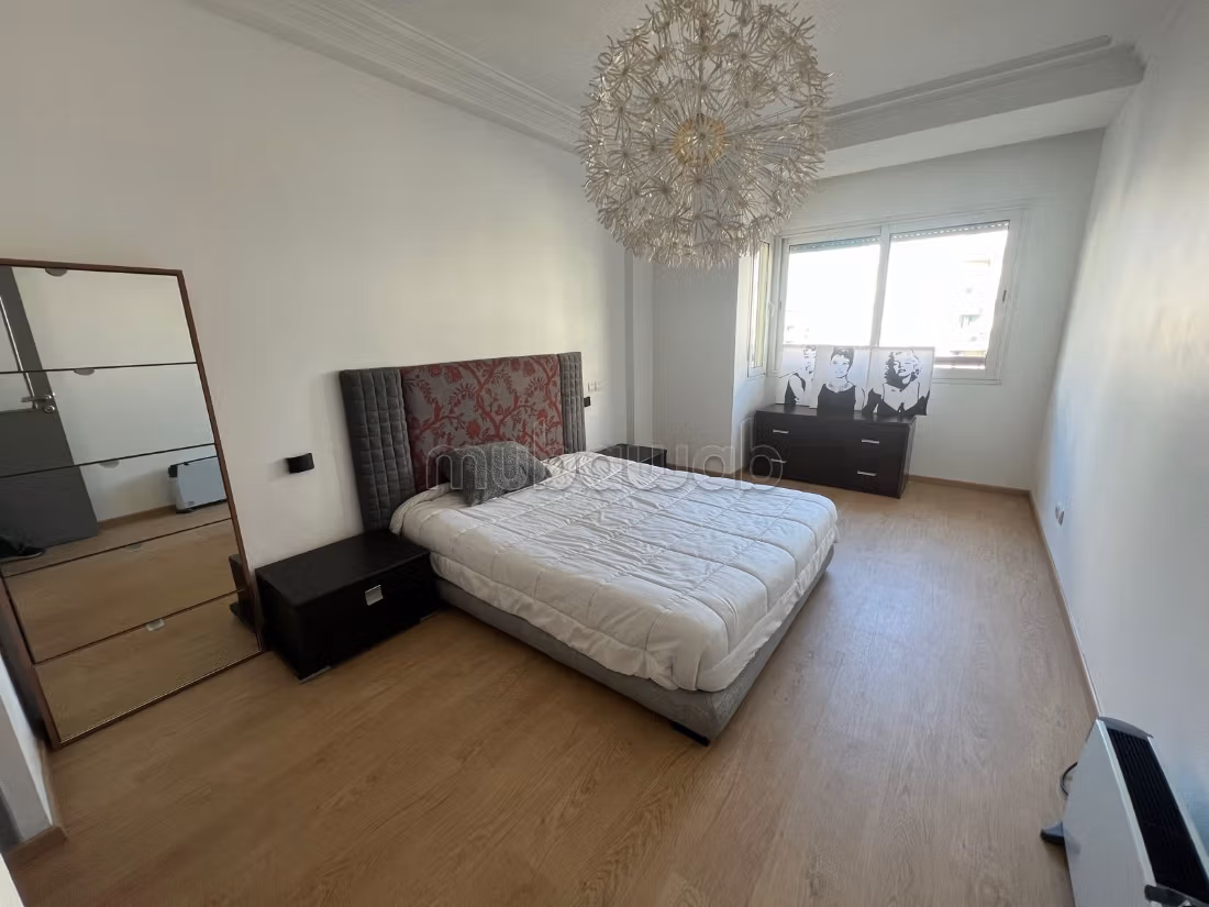 Location d'un appartement à Racine. 
Surface totale 140 m². 
Air conditionné et cheminée