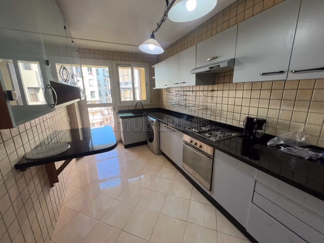 Location d'un appartement à Racine. 
Surface totale 140 m². 
Air conditionné et cheminée