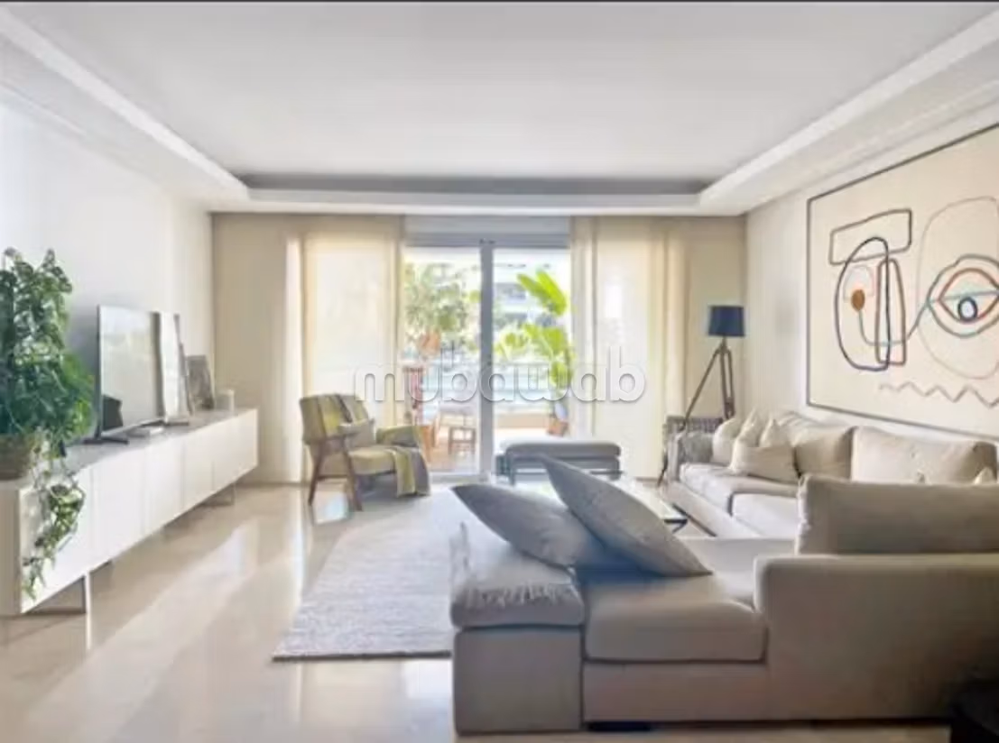 Location d'un appartement à Ain Diab Extension. 3 chambres agréables. Bien meublé
