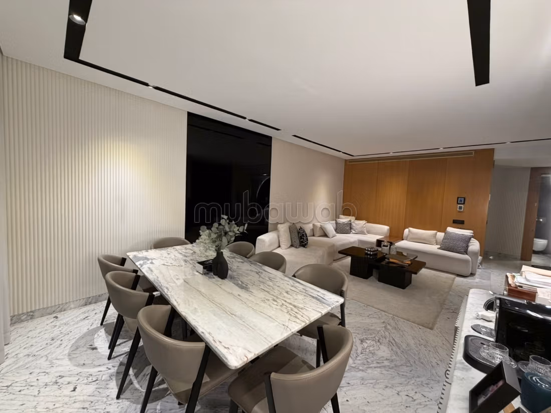 Location d'un appartement à Racine.
Surface de 200 m².
Meublé