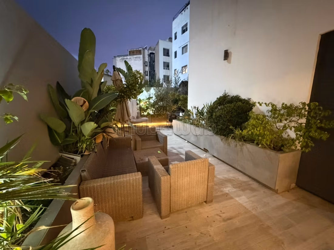 Location d'un appartement à Racine.
Surface de 200 m².
Meublé