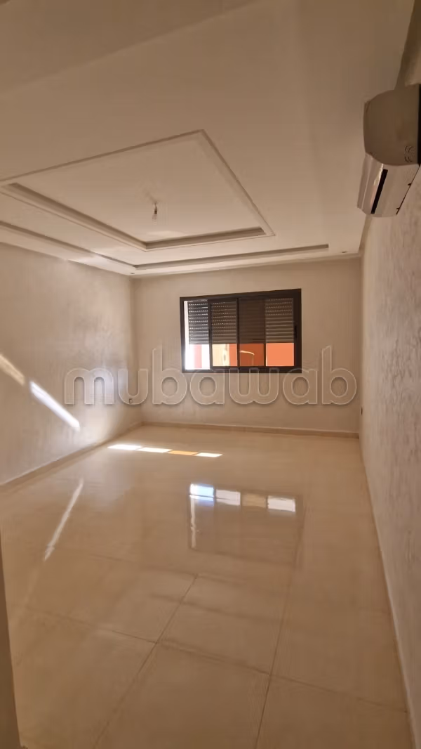 Zeer mooi appartement te huur in Hay Houda. 2 grote kamers. Concierge en zwembad