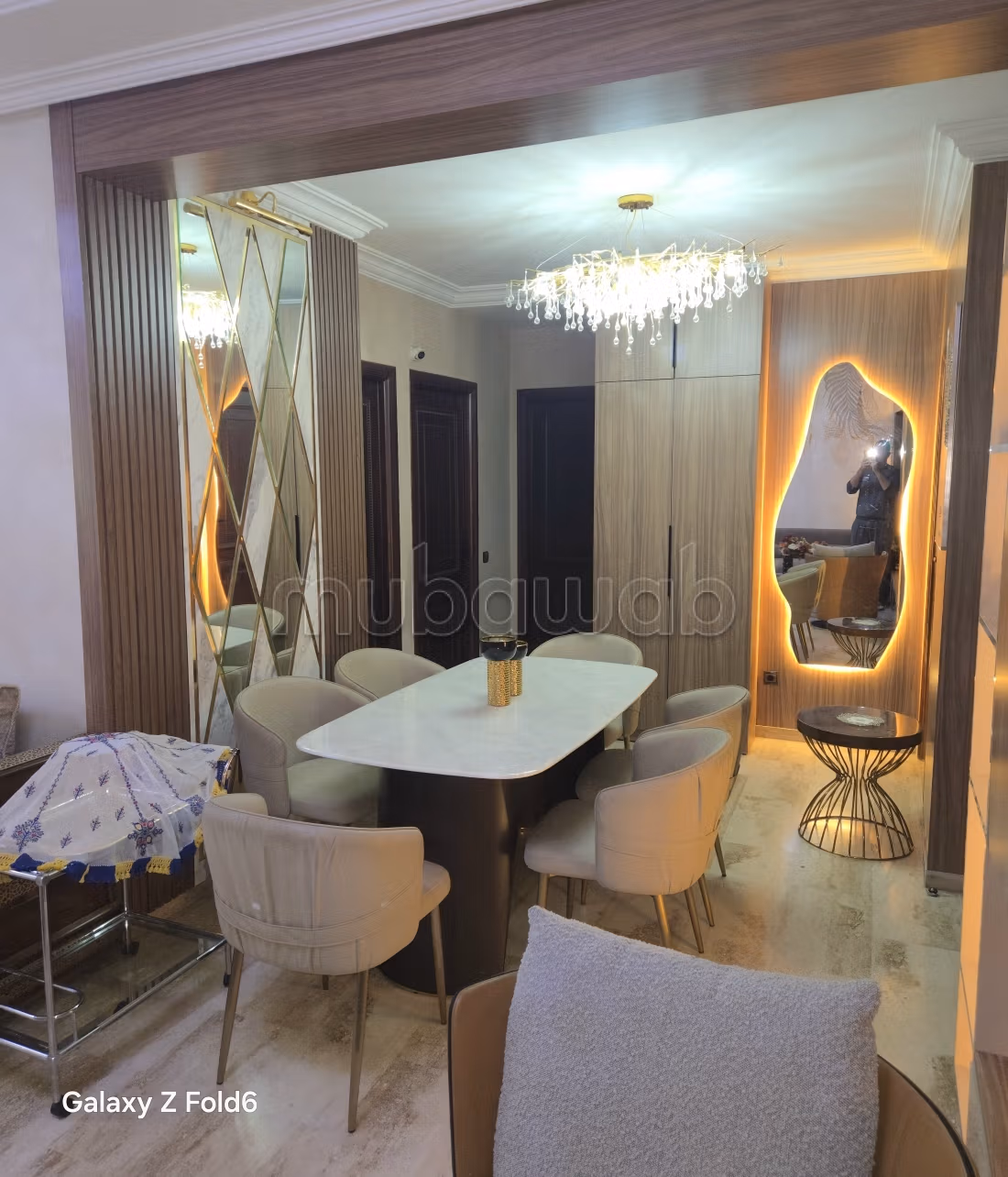 Bel appartement à vendre à Franceville. 
6 pièces confortables. 
Bien meublé