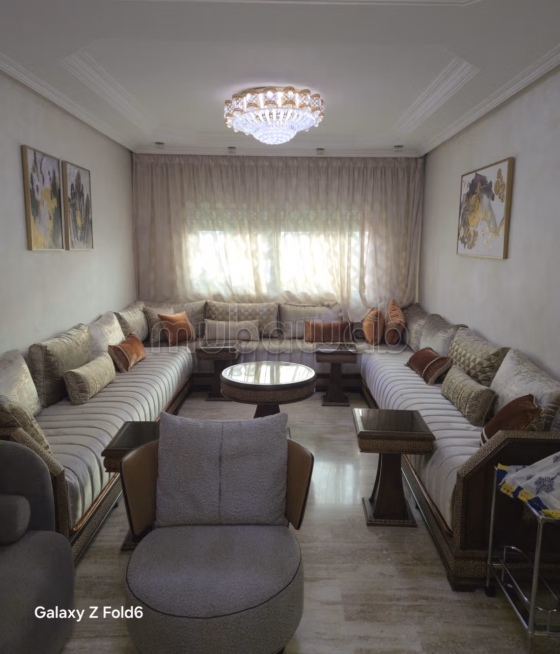 Bel appartement à vendre à Franceville. 
6 pièces confortables. 
Bien meublé — 2