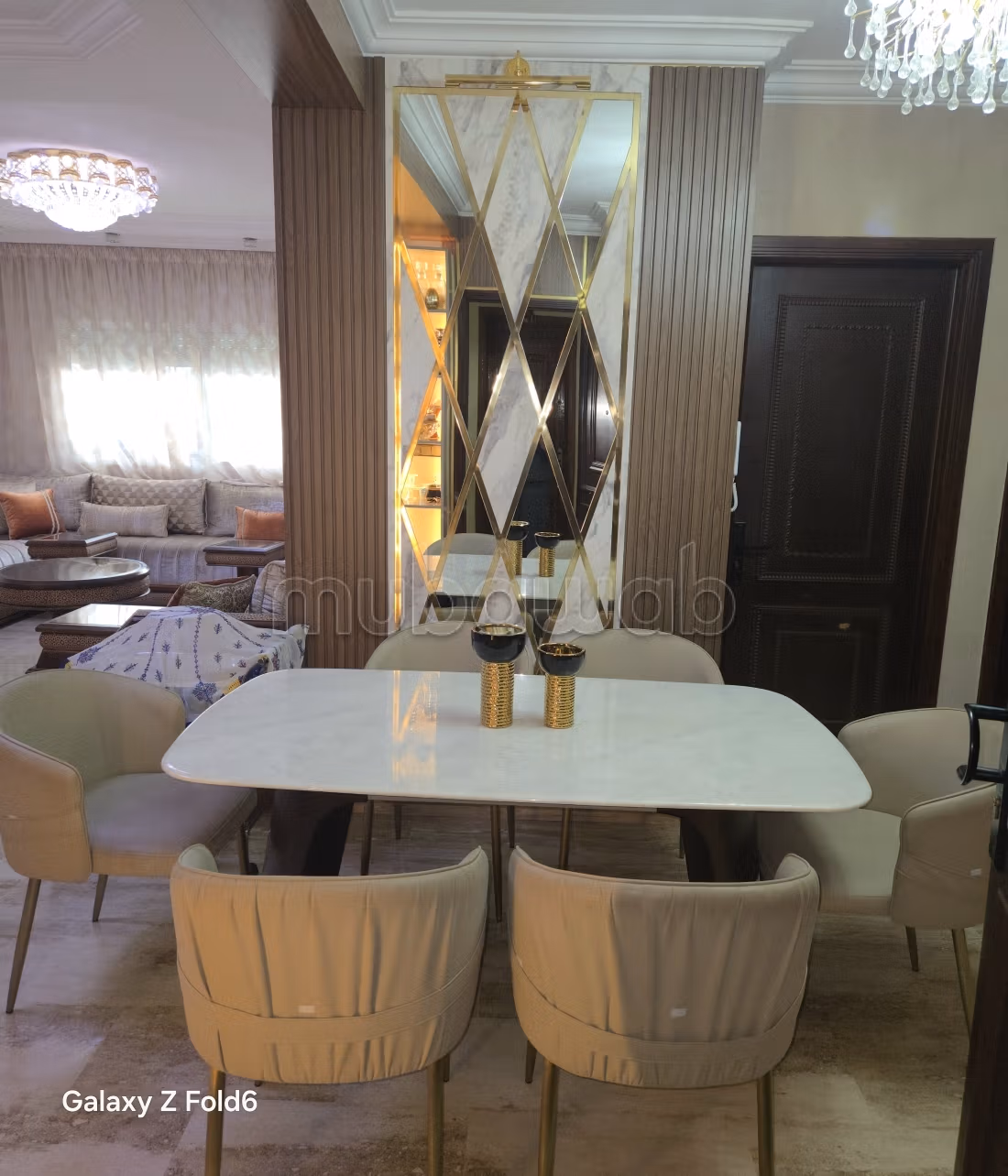 Bel appartement à vendre à Franceville. 
6 pièces confortables. 
Bien meublé — 5