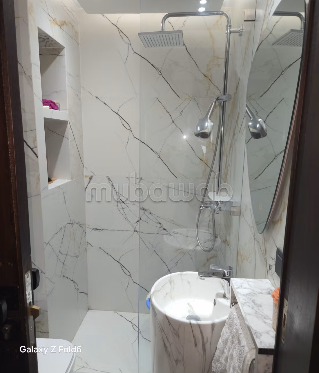 Bel appartement à vendre à Franceville. 
6 pièces confortables. 
Bien meublé — 6