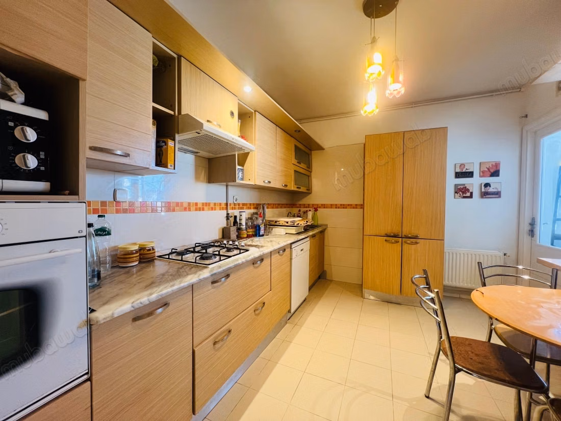 In vendita un appartamento di 185m² a S3 a Ennasr 2