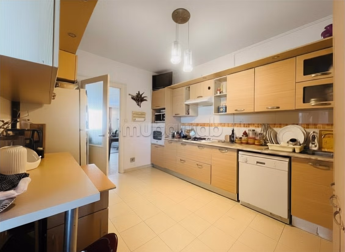 A vendre un appartement de 185m² en S3 à Ennasr 2