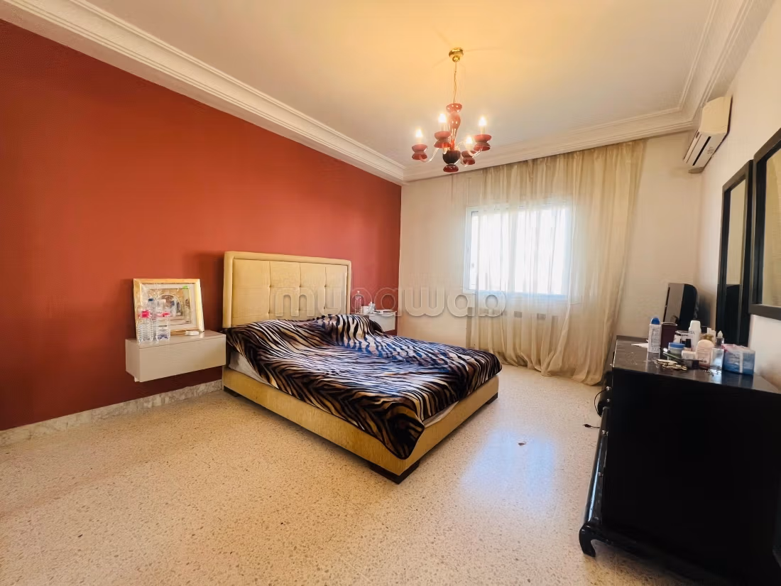 A vendre un appartement de 185m² en S3 à Ennasr 2