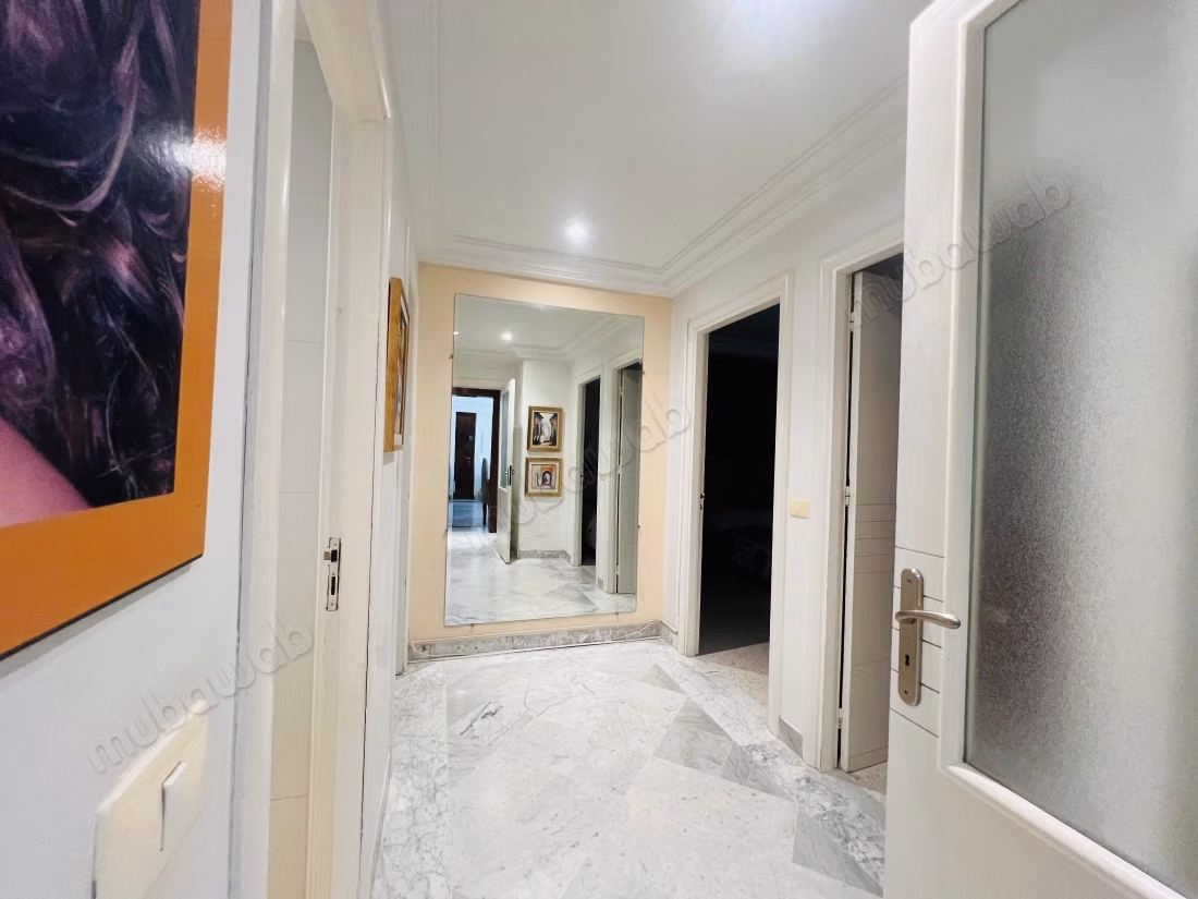 In vendita un appartamento di 185m² a S3 a Ennasr 2