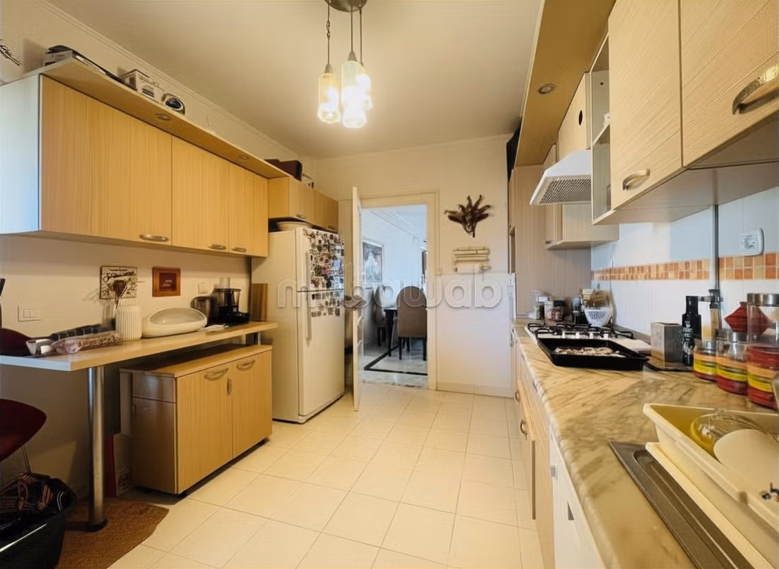 A vendre un appartement de 185m² en S3 à Ennasr 2