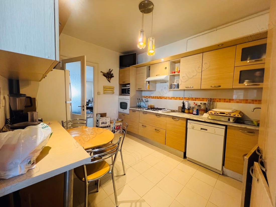 In vendita un appartamento di 185m² a S3 a Ennasr 2