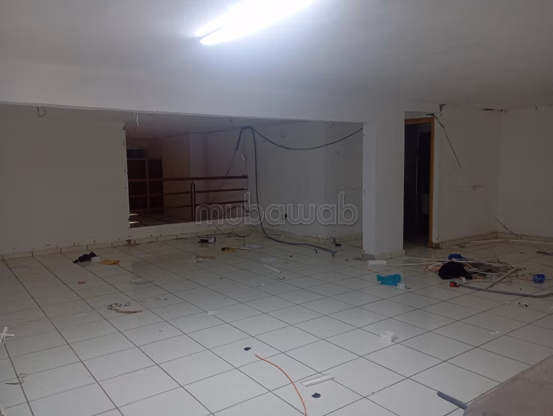 Locale arredato nel quartiere 2mars 200m2