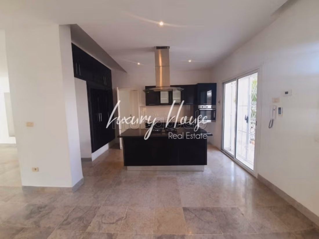 Rez de chaussée de villa S3 avec jardin à la Marsa