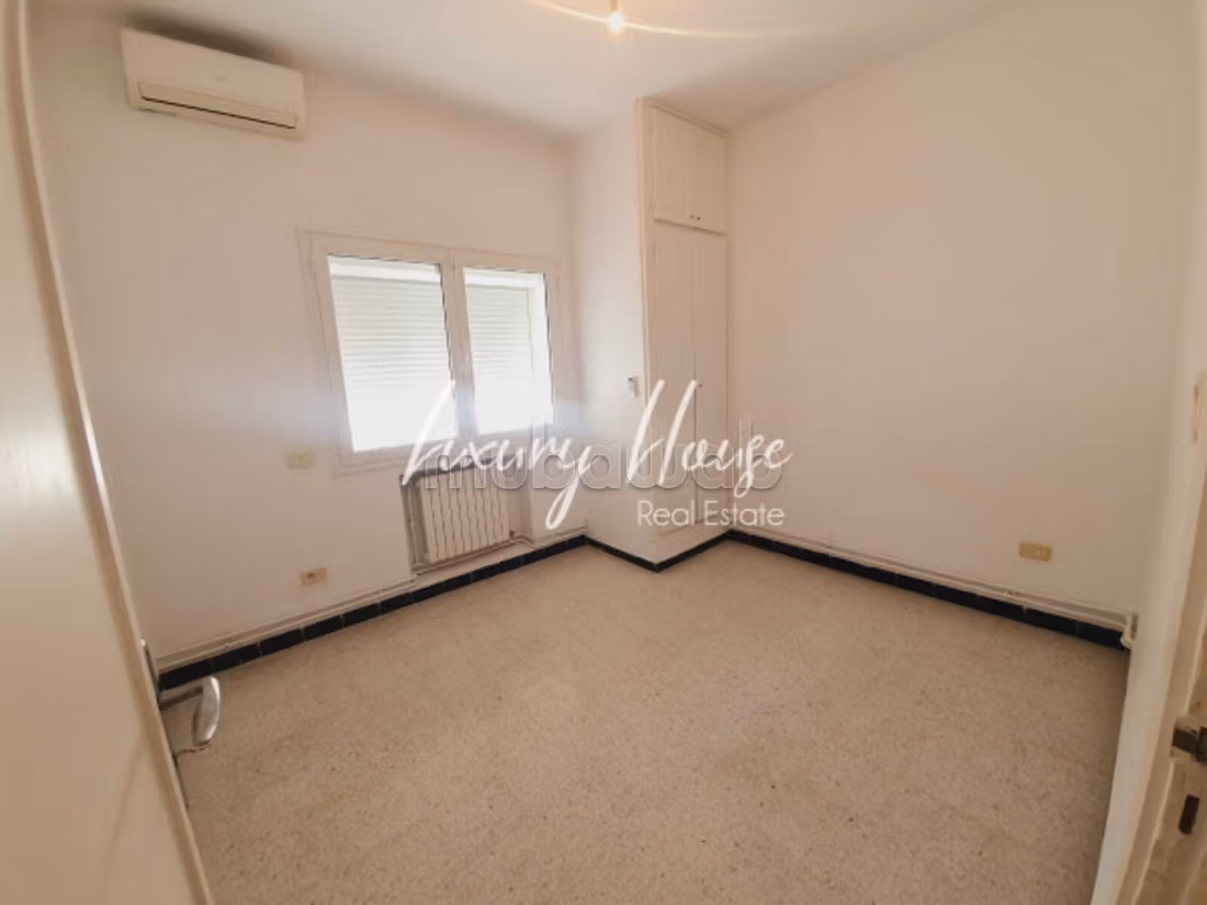Rez de chaussée de villa S3 avec jardin à la Marsa