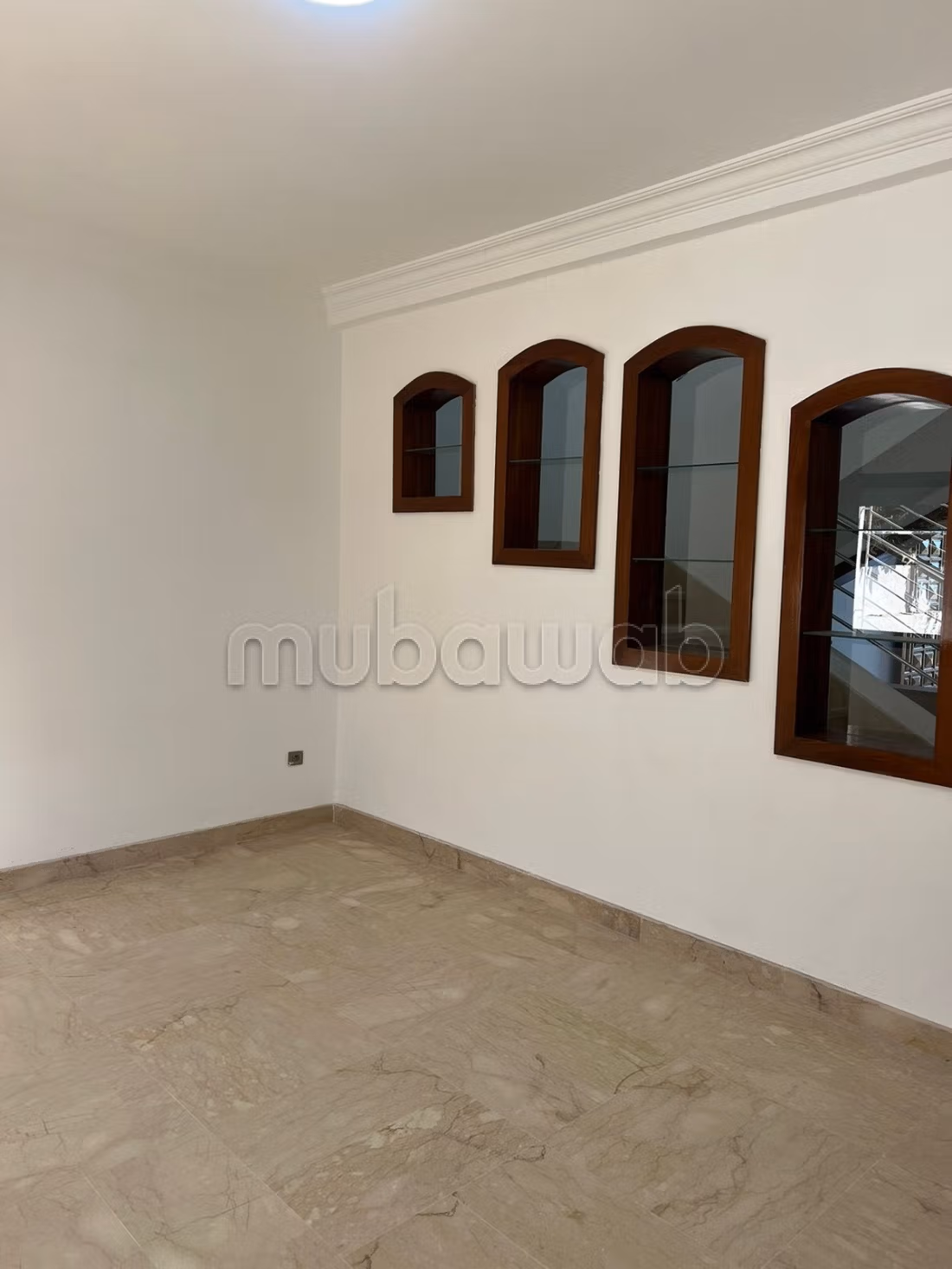 Maison de luxe à louer à Riyad. Superficie 250 m². Cheminée et climatisation