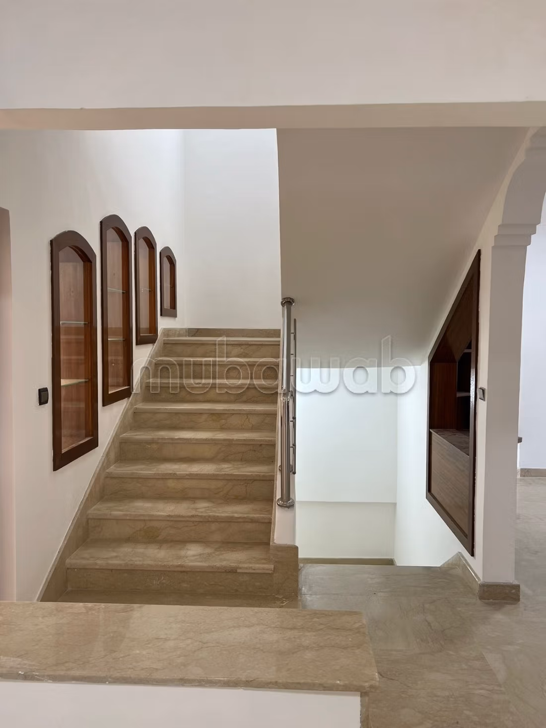 Maison de luxe à louer à Riyad. Superficie 250 m². Cheminée et climatisation