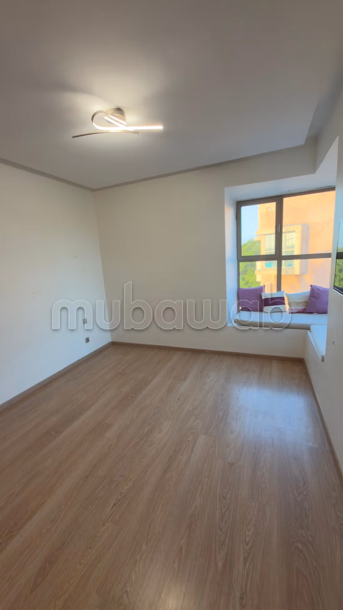 Empty apartment Golf large terrace