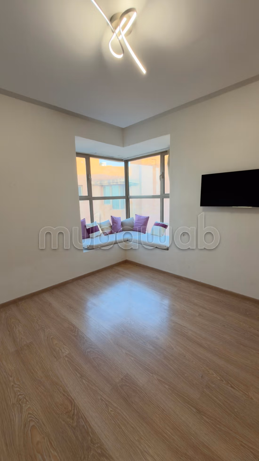 Empty apartment Golf large terrace