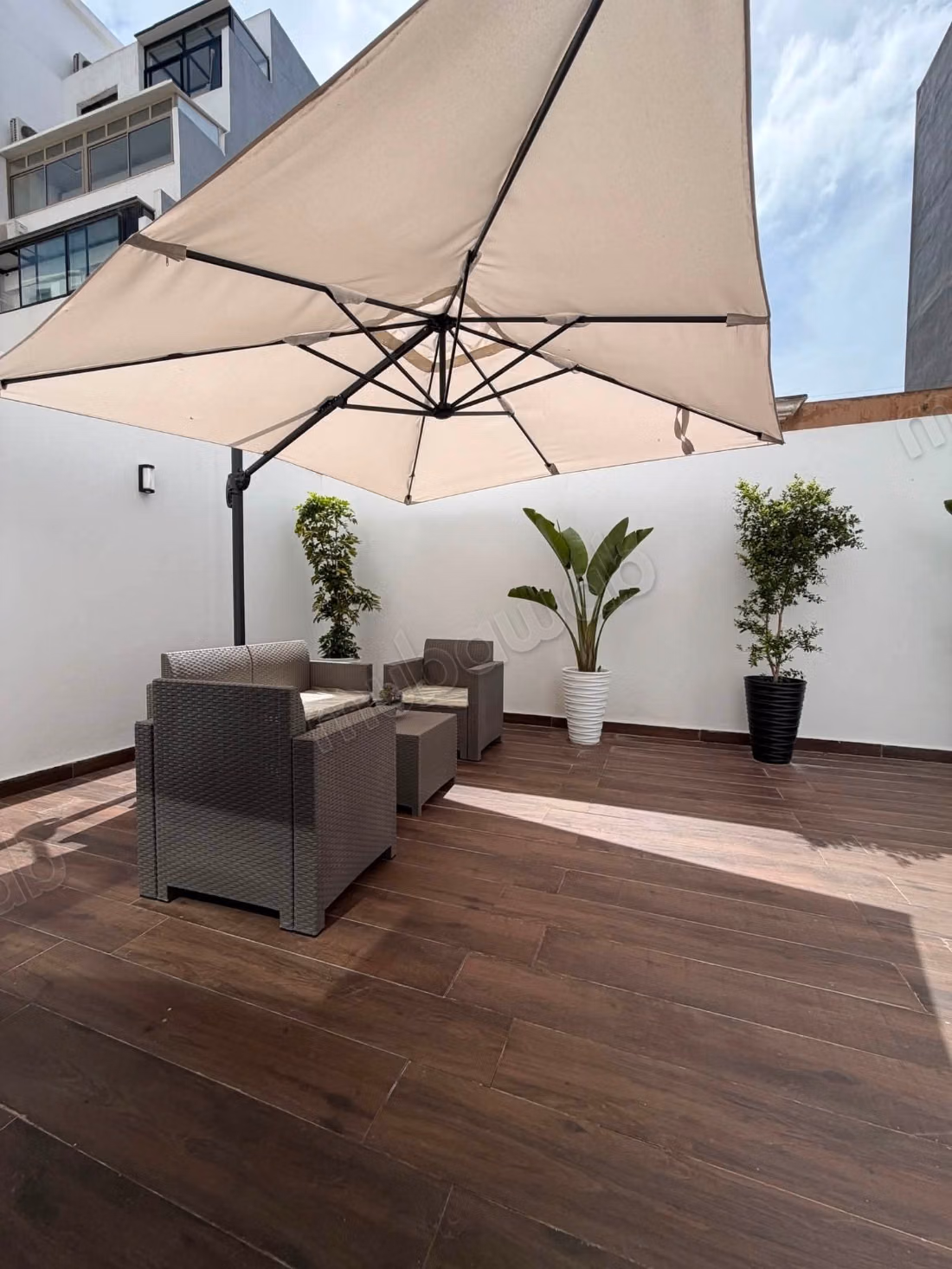 Superbe Studio Meublé a Louer Haut Standing avec Grande Terrasse – Les Princesses
