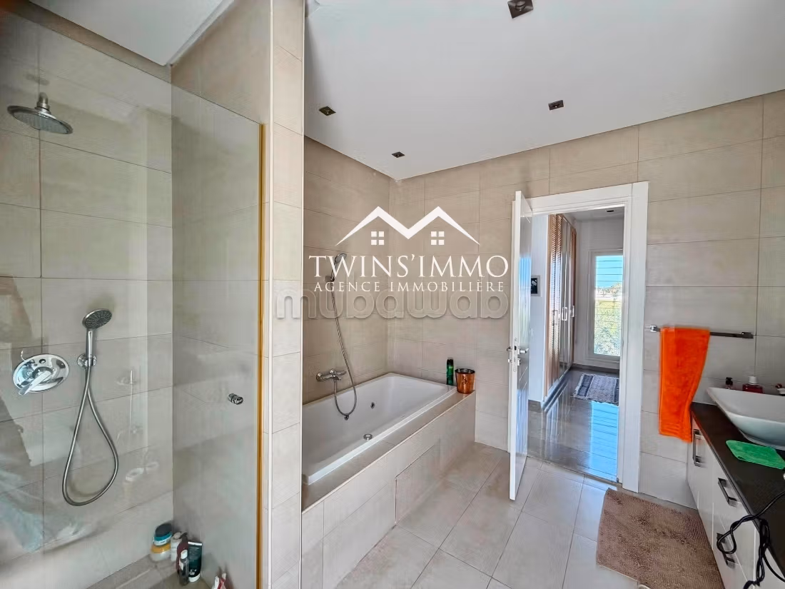 Villa con piscina a Chotrana 2 La Soukra