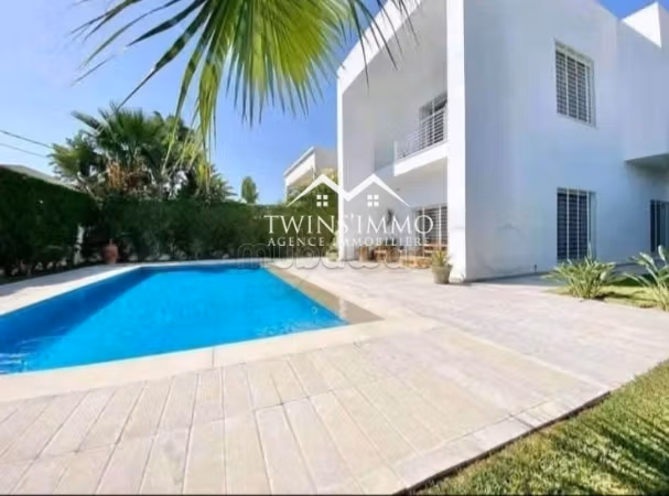 Villa avec piscine à Chotrana 2 La Soukra