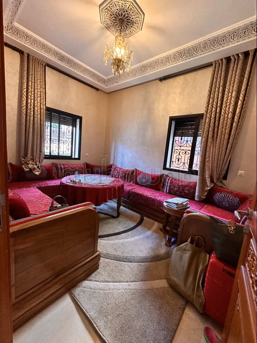 Villa arredata con piscina in affitto a Targa