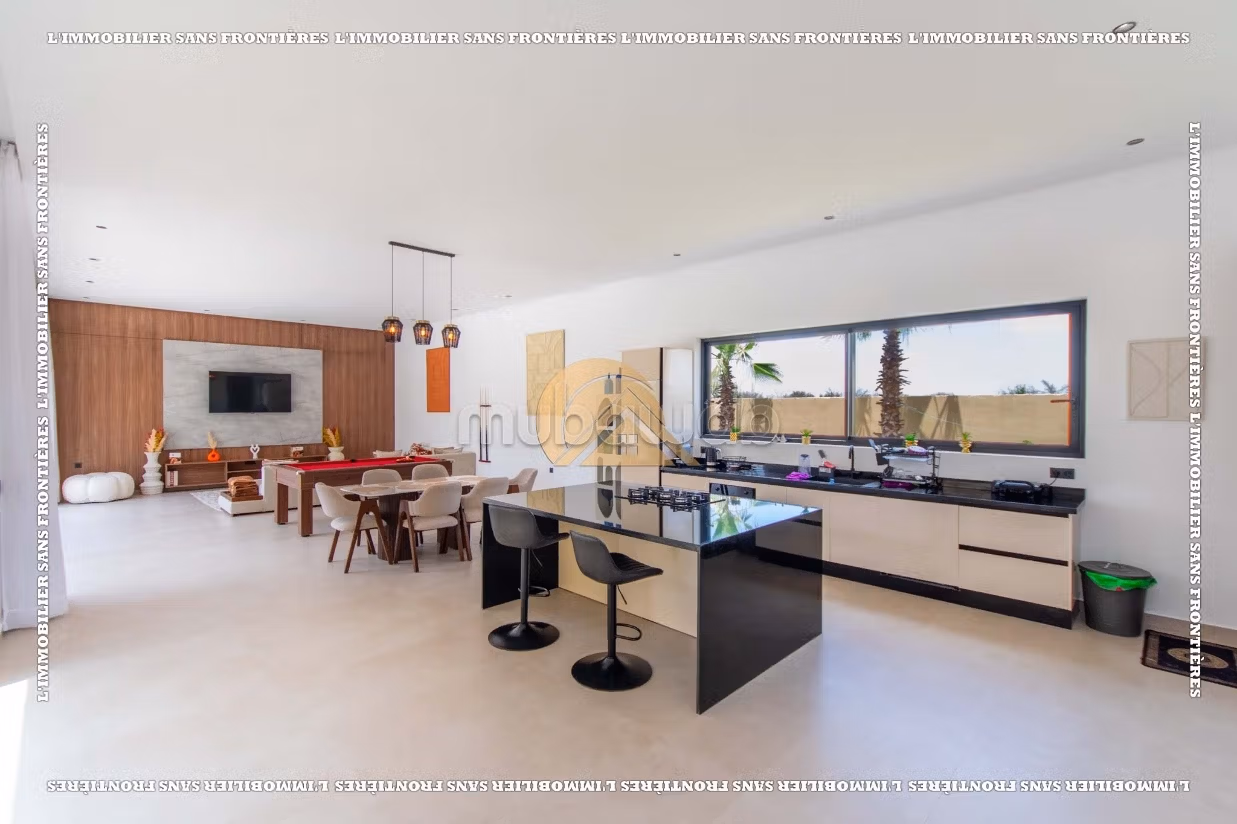 Villa arredata con giardino e piscina privata in vendita sulla strada per Amizmiz Km 17
