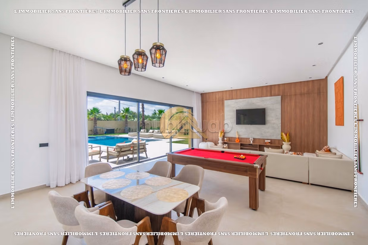 Villa arredata con giardino e piscina privata in vendita sulla strada per Amizmiz Km 17