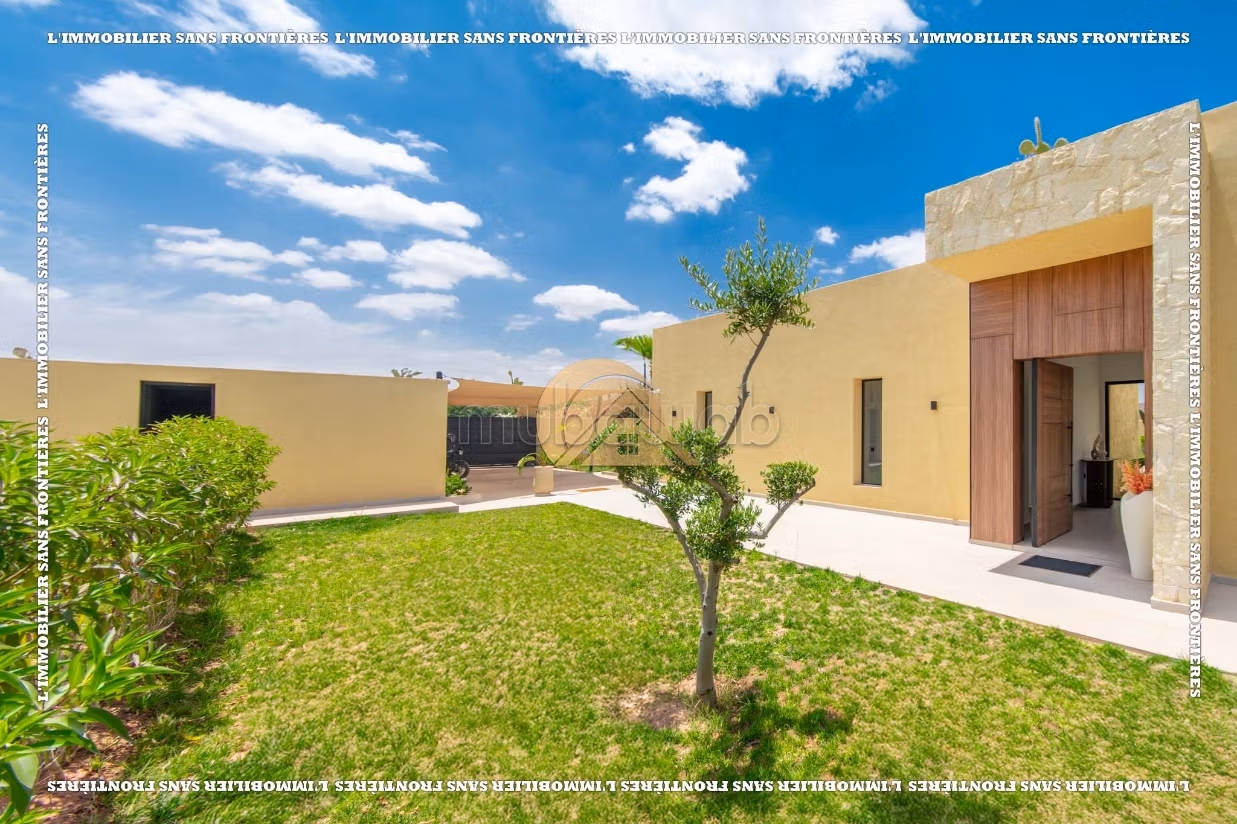 Villa arredata con giardino e piscina privata in vendita sulla strada per Amizmiz Km 17