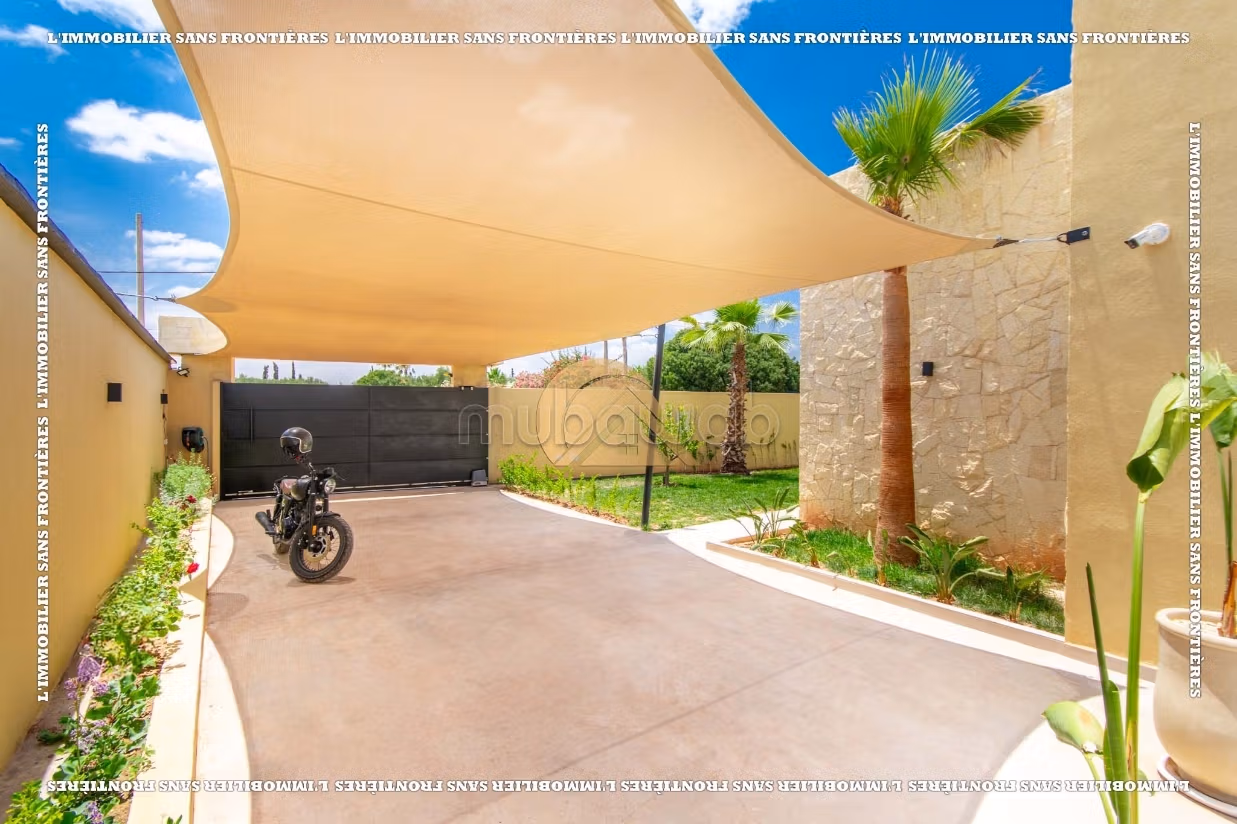 Villa arredata con giardino e piscina privata in vendita sulla strada per Amizmiz Km 17