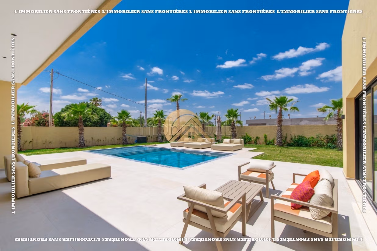 Villa arredata con giardino e piscina privata in vendita sulla strada per Amizmiz Km 17