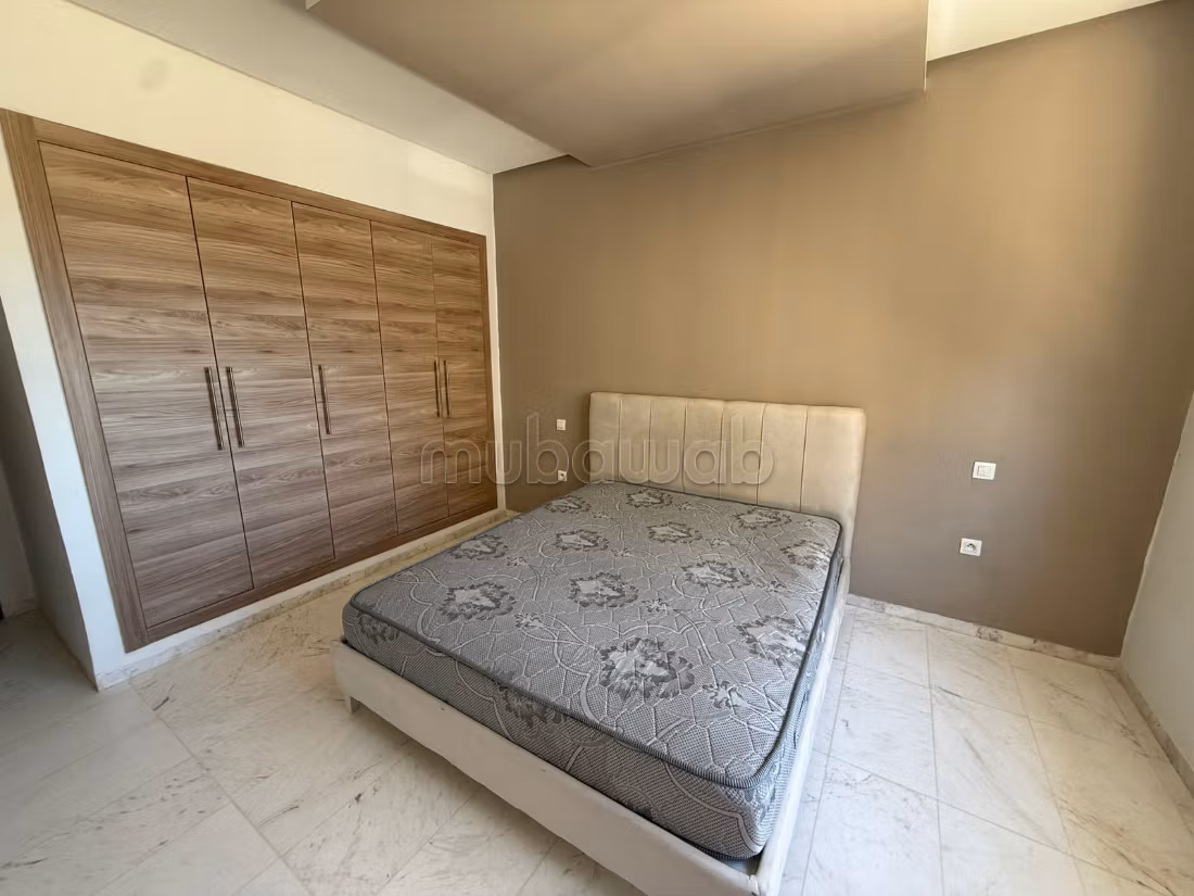 Louez cet appartement à Les Jardins de Carthage. Surface de 74 m². Bien meublé