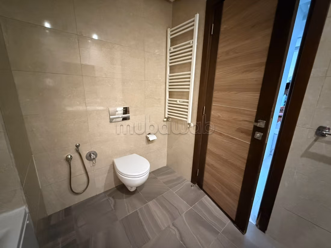 Louez cet appartement à Les Jardins de Carthage. Surface de 74 m². Bien meublé