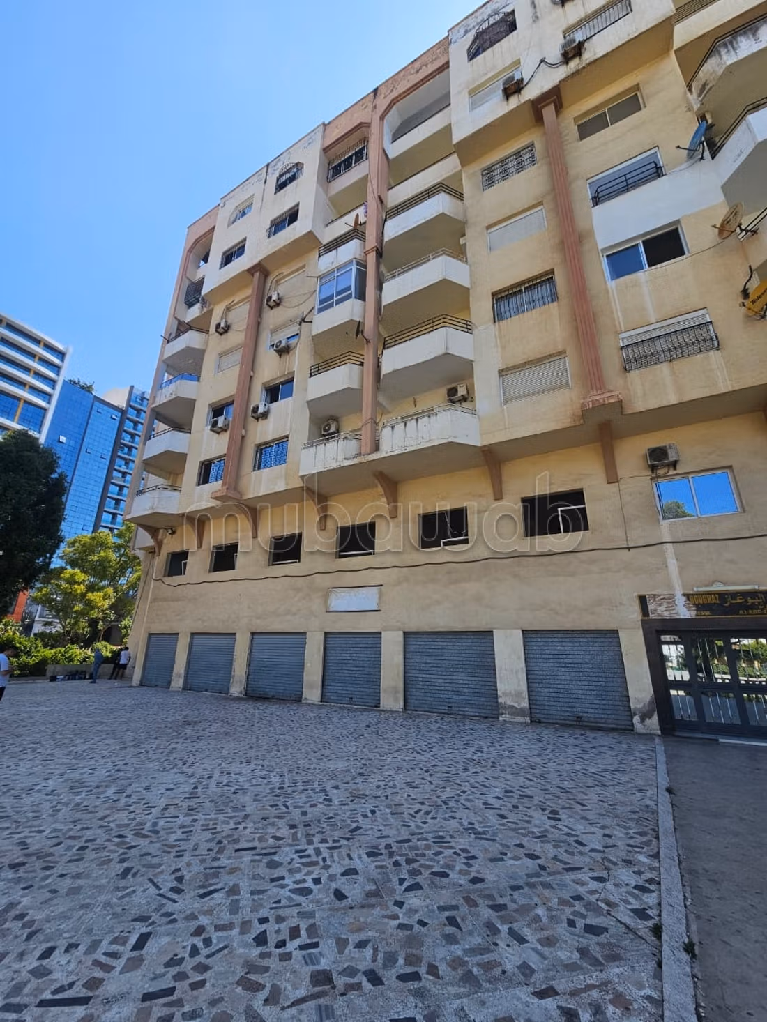 Espacioso local comercial en Malabata